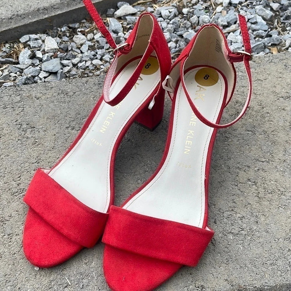 Ak Anne Klein Iflex Red Suede Heels Like New - Picture 1 of 8